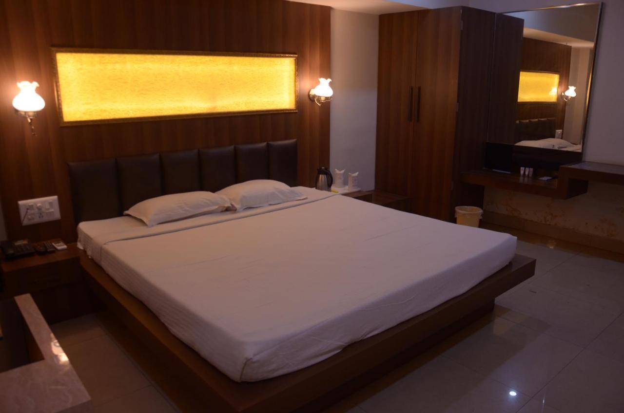 Hotel Grand Arjun Rāipur Eksteriør billede