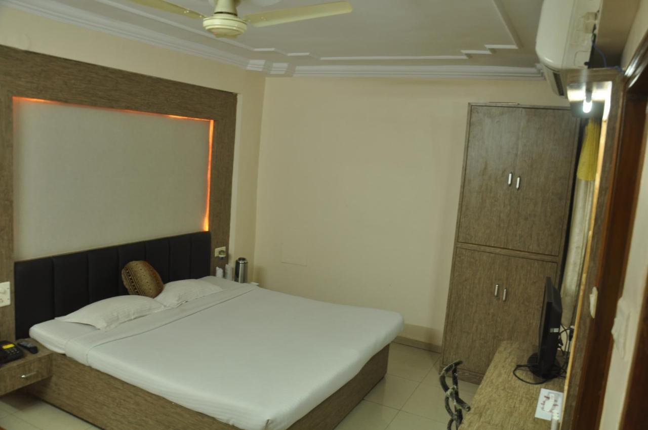 Hotel Grand Arjun Rāipur Eksteriør billede