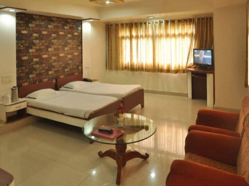 Hotel Grand Arjun Rāipur Eksteriør billede