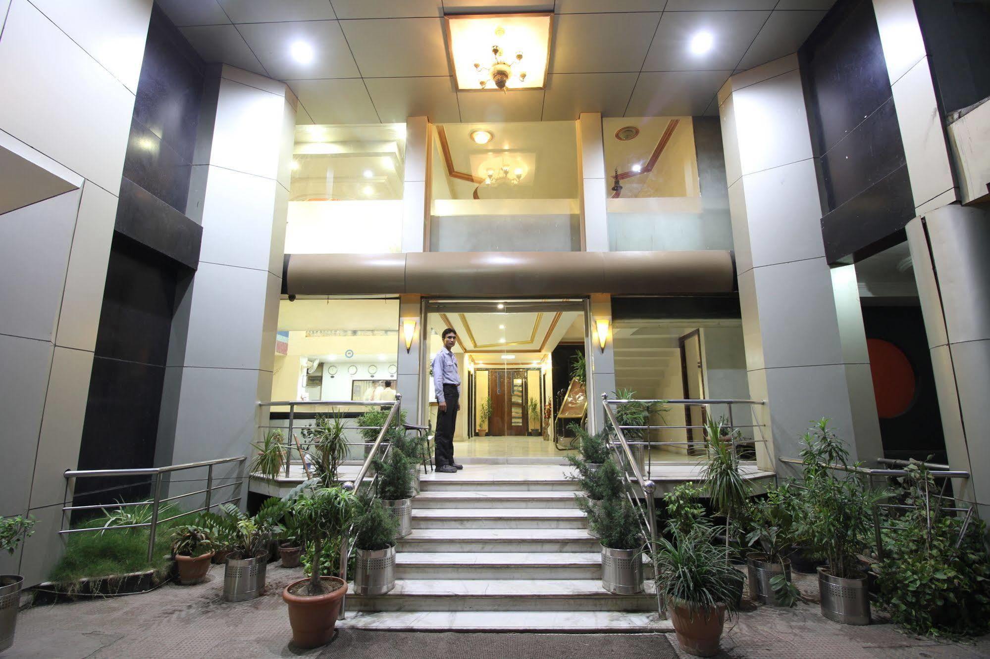 Hotel Grand Arjun Rāipur Eksteriør billede